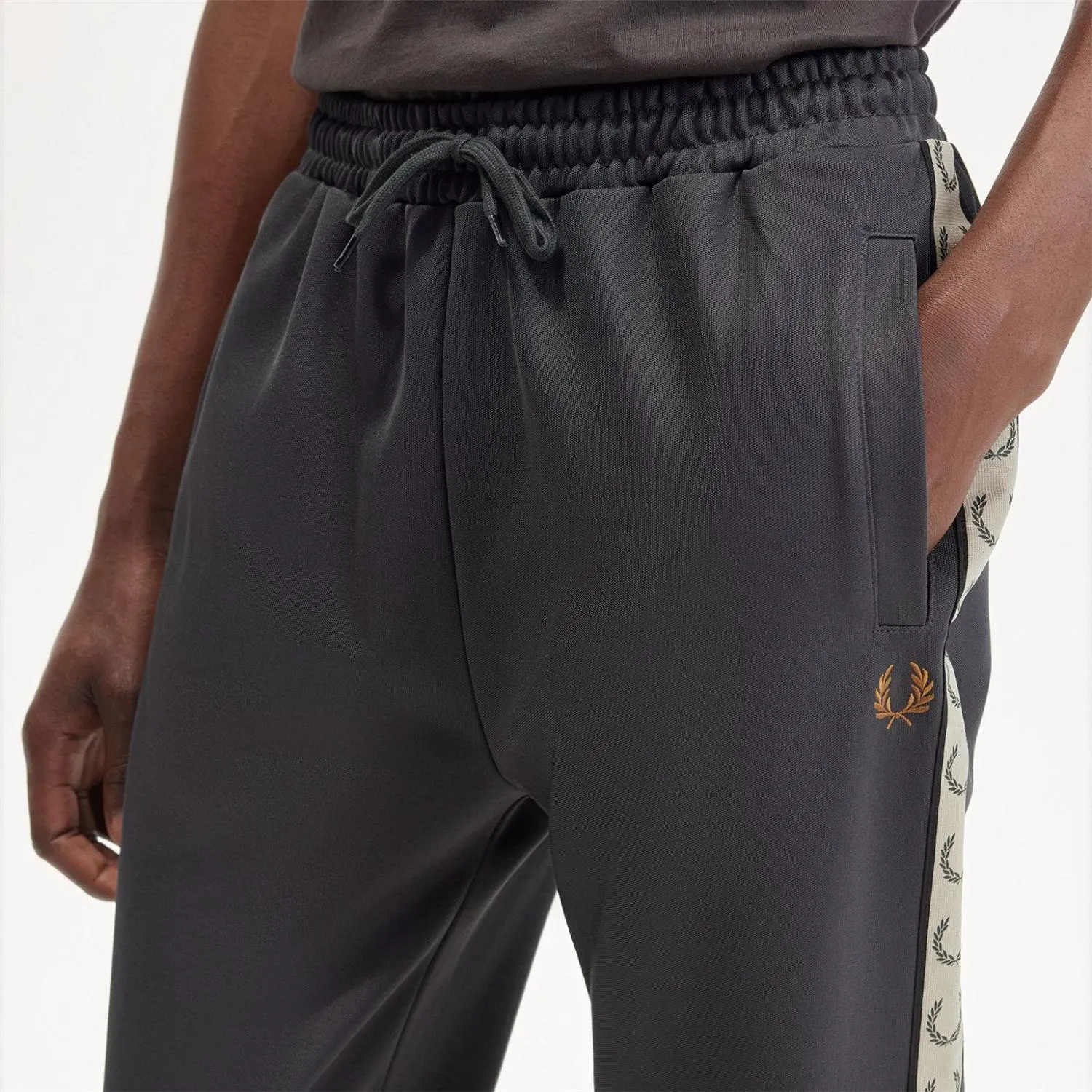 03900 Fred Perry seasonal Taped Track Pant