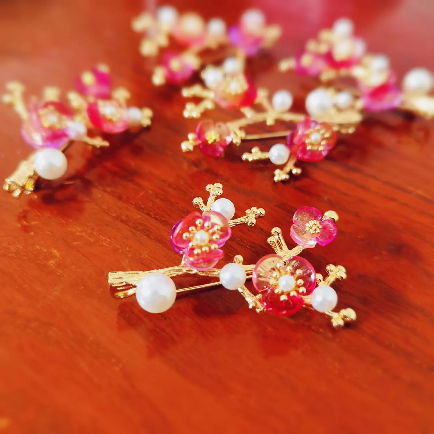 Brooches for Women with Crystal, Pink Flower, Rhinestone Brooches Pins Elegant Jewelry Blossom Fashionable Gifts Ladies Bouquet Brooches Pin for Birthday, Party, New Year, Wedding