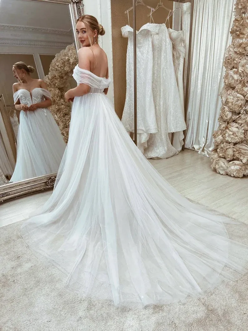 Chic A-line Off-the-shoulder Tulle Lace Wedding Dress Tulle Rustic Wedding Gowns JKW129