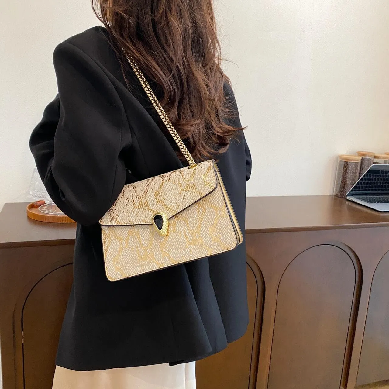 Crossbody Bags for Women Snake Printed Chain Shoulder Bags Trendy Handbags Clutch Purses