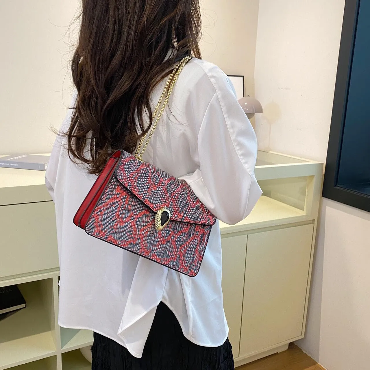 Crossbody Bags for Women Snake Printed Chain Shoulder Bags Trendy Handbags Clutch Purses