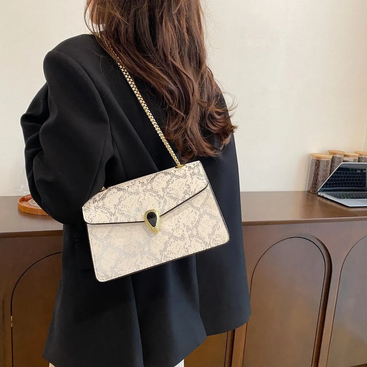 Crossbody Bags for Women Snake Printed Chain Shoulder Bags Trendy Handbags Clutch Purses