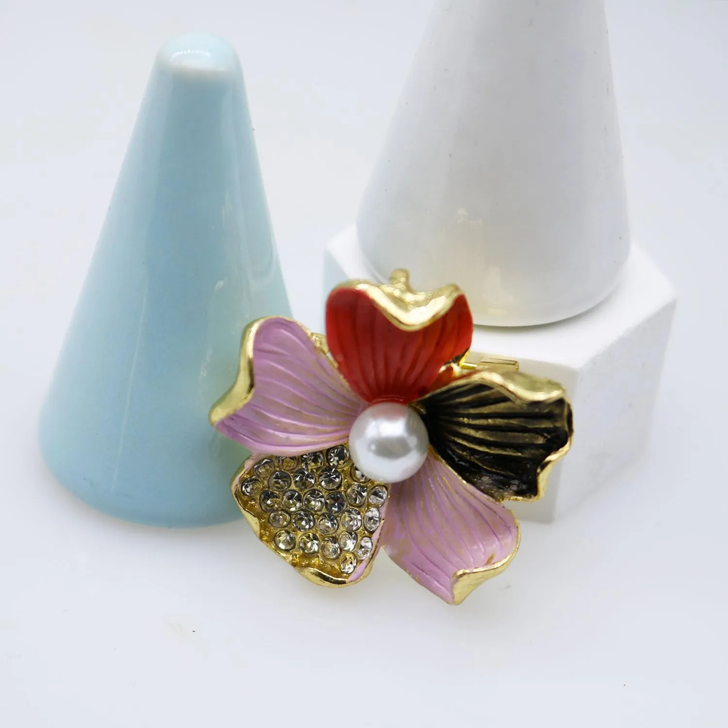 Women's Crystal Pearl Flower Brooches Elegant Enamel Rhinestone Floral Statement Brooch Pins Fashion Jewelry Accessories for Women Gift Gold